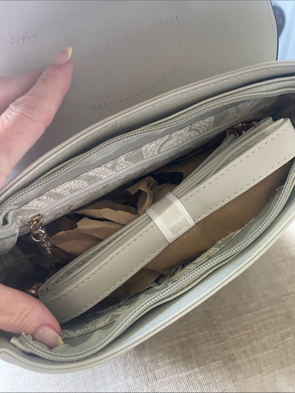 Bella Russo Gray Crossbody Purse NWOT - Picture 6 of 7